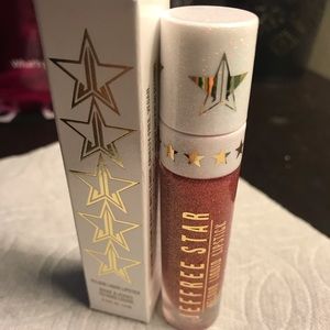 Jeffree Star liquid lipstick in “Hi, How are ya?”